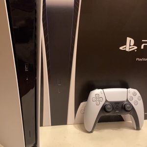 Selling a good condition PS5